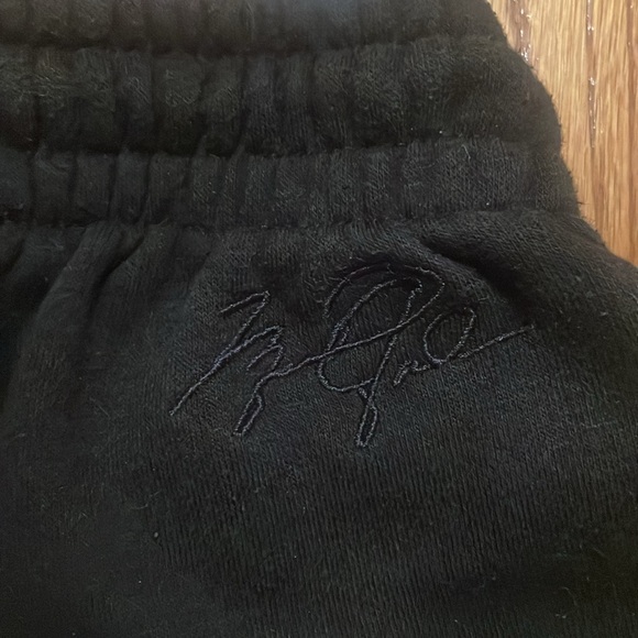 Shorts - Picture 4 of 5